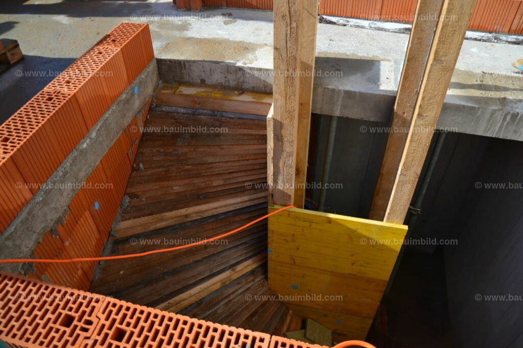 bib-lg04-betonarbeiten-treppen-0705 | Nach LV-Leistungsgruppen sortierte Detailfotos über den Bau eines Hauses. Alle Hausbau-Bilder direkt vom Urheber und Autor der Website Haus-Selber-Bauen.com