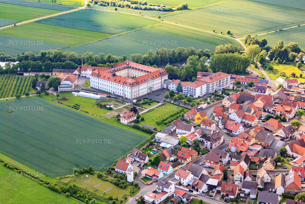 Luftbild: Kloster Maria Hilf im Ortsteil Heidenfeld in Röthlein im Bundesland Bayern in Deutschland. Foto: IMG_66186.jpg vom 30.05.2014 durch Werner Riehm/FLY-FOTO.deAuflösung des Originals: 4597 x 3065 pxHaus Maria Hilf - Einrichtung der Erlöserschwestern Würzburg