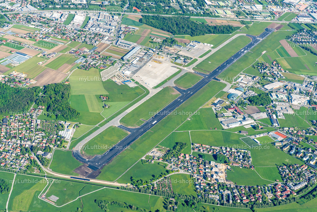 luftbild-airport-salzburg-bruno-kapeller-12 | Luftbild vom Airport Salzburg. Die Piste wurde nach fast 60 Jahren generalsaniert. Die Landebahn wurde für 5 Wochen total gesperrt. - Realisiert mit Pictrs.com