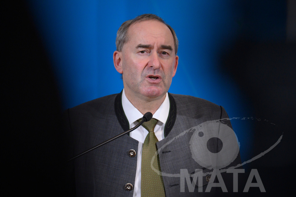 _DWI8069 | Pressekonferenz im Lokschuppen. Rosenheim, 02.12.2025 Bayern Deutschland - Realisiert mit Pictrs.com