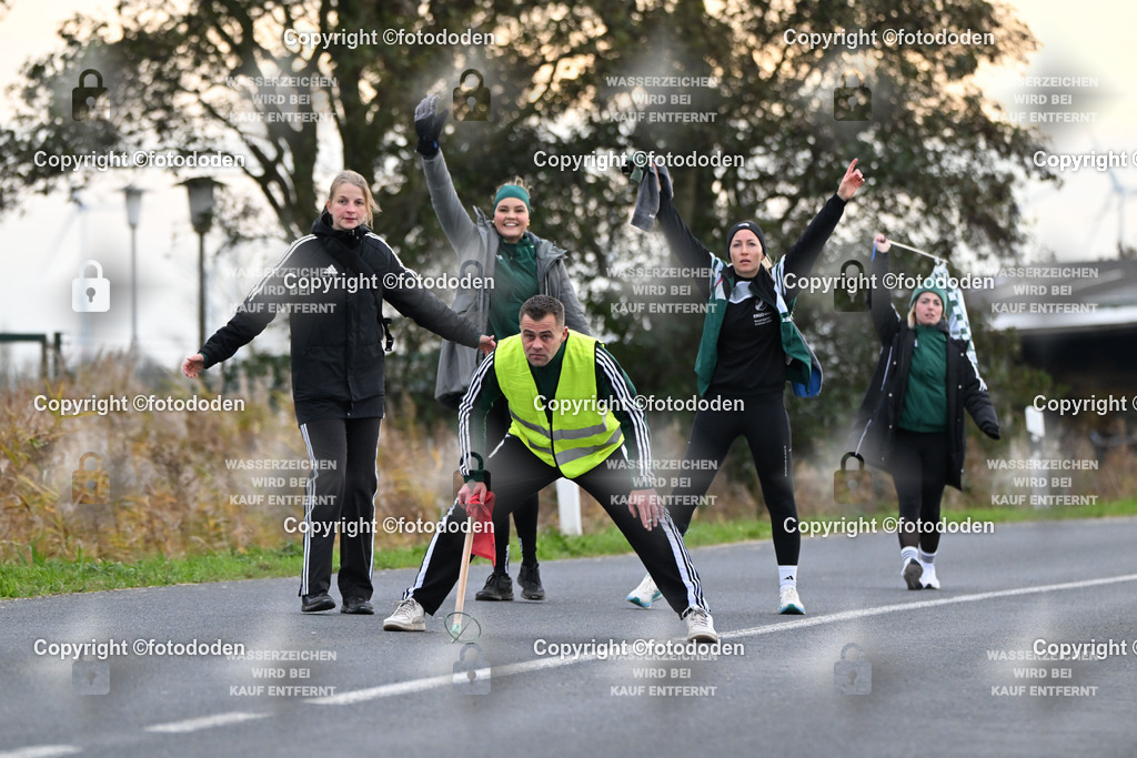 DSC_2548 | Utarp-Schweindorf / Frauen I / mit Bahnanweiser Thorsten Lettau