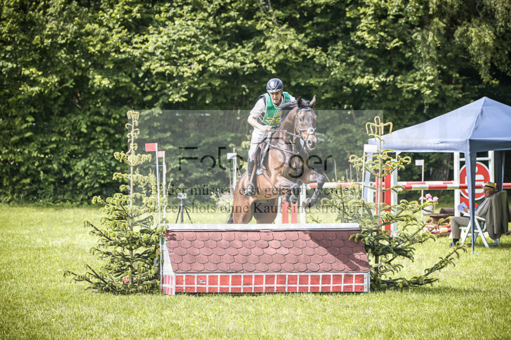 DOS_9905 | Entdecke hochwertige Reitturnierfotos von Foto Oger. Professionell, emotional und authentisch – jetzt Lieblingsmomente im Shop bestellen.Deutschlandweite Turnierfotografie. - Realisiert mit Pictrs.com