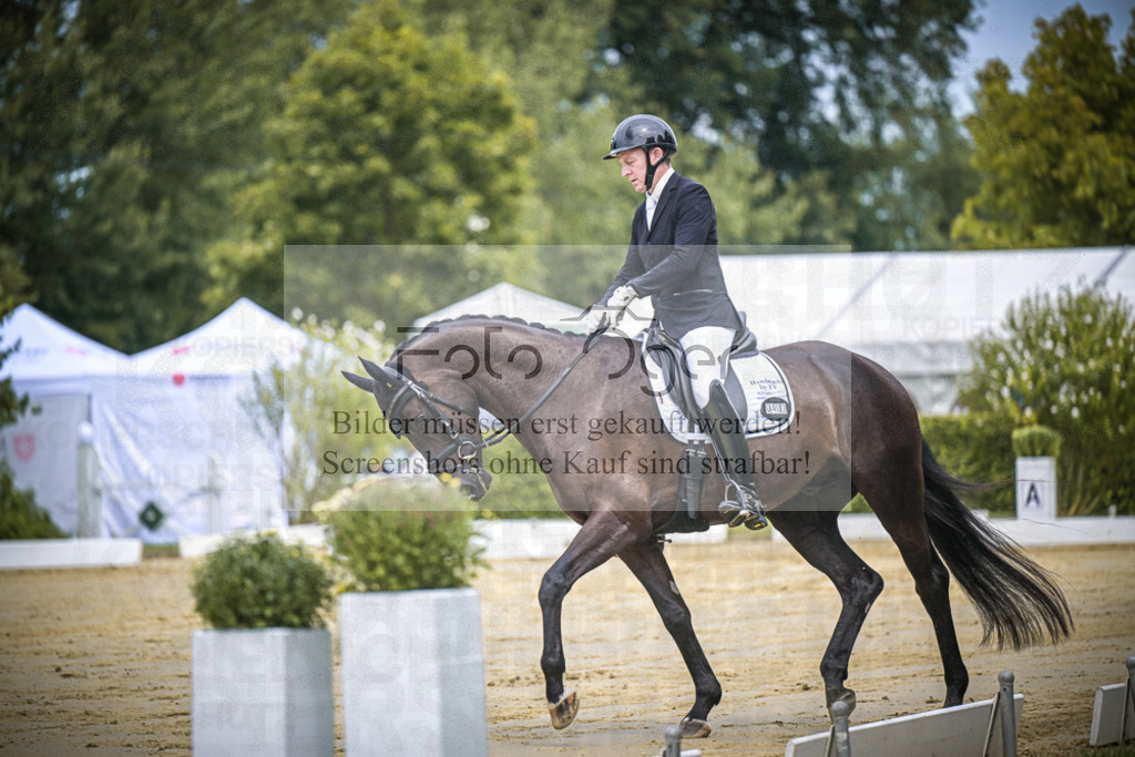 DOS_0832 | Entdecke hochwertige Reitturnierfotos von Foto Oger. Professionell, emotional und authentisch – jetzt Lieblingsmomente im Shop bestellen.Deutschlandweite Turnierfotografie. - Realisiert mit Pictrs.com