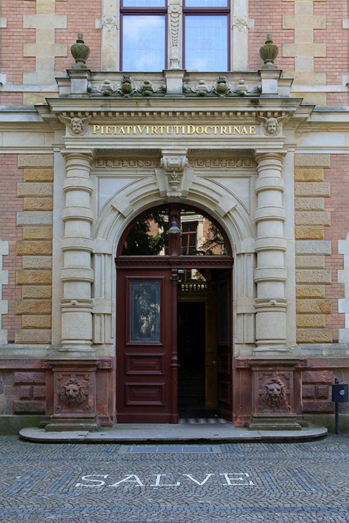 Grimma - Gymnasium St. Augustin | Entdecke über 20 Kategorien Leipzig-Motive: Foto-Downloads, hochwertige Poster, Leinwand- & Fine-Art-Prints. Jetzt Lieblingsfoto im Bildlexikon Leipzig Shop bestellen!