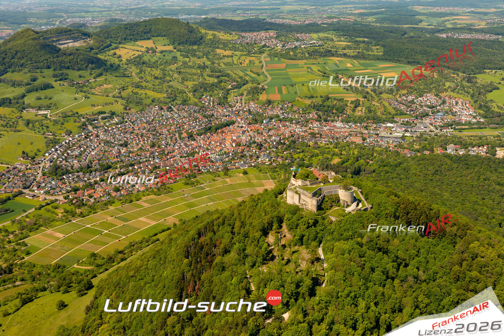 Das Luftbild zeigt : Burg Neuffen - Die Luftaufnahme wurde 2024 vom UL-Flugzeug aus erstellt ( keine Drohne ) - Hochauflösende Luftaufnahme - Für grossformatige Ausdrucke geeignet. Die Geschenkidee !Mit Lizenz und Bildrechte bestellbar