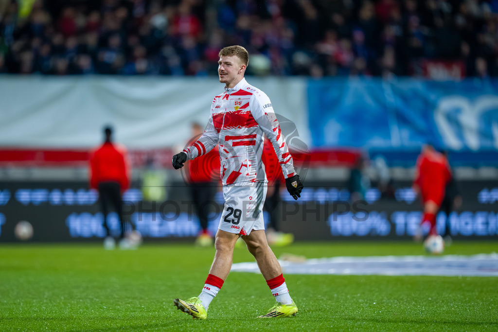 1. FC Heidenheim vs. VfB Stuttgart, Fussball, 1. Bundesliga, 23. Spieltag, Saison 2025/2026, 22.02.2026 | Finn Jeltsch (VfB Stuttgart, #29),1. FC Heidenheim vs. VfB Stuttgart, Fussball, 1. Bundesliga, 23. Spieltag, Saison 2025/2026, 22.02.2026Foto: photosbyphips/Philip Ziegler
