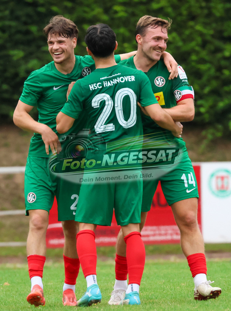 TuS Bersenbrück - HSC Hannover | Auf dem Bild zu sehen: grün HSC Hannover Tor zum 1:1 rechts: Marcel Langer  TuS Bersenbrück, HSC Hannover, Saison 25/26, Testspiel, Bünde, Deutschland - Realisiert mit Pictrs.com