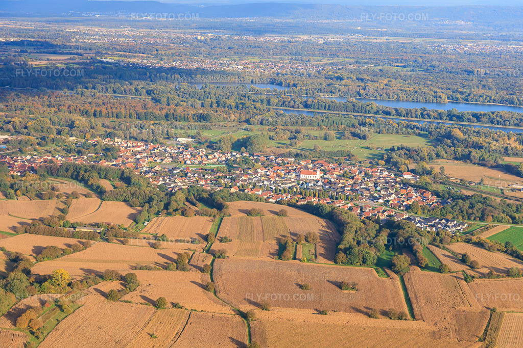 Aerial view: View of the town from the west in Mothern in the state Bas-Rhin, France.Photo: IMG_150170.jpg taken on 10/11/2025 by Werner Riehm/FLY-FOTO.comResolution of the original: 6000 x 4000 px