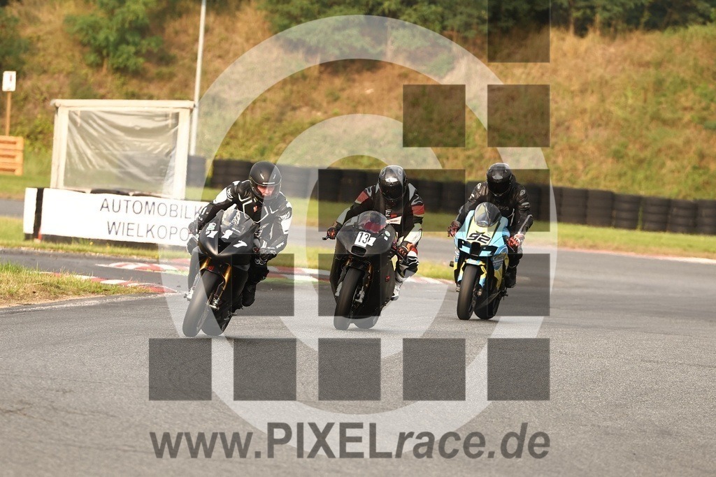 0092-20250908_12613 | Schöne Erinnerungen an spannende Momente - das festzuhalten ist unser Job. PIXELrace.de ist seit 2003 auf den Rennstrecken Europas unterwegs um die Action draußen beim Fahren und die wunderbare Stimmung imm Fahrerlager für euch einzufangen.