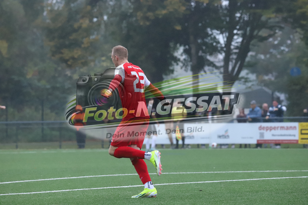 FC RW Kirchlengern - BV Bad Lippspringe | Auf dem Bild zu sehen: rot FC RW Kirchlengern: Lennard WüllnerFC RW Kirchlengern, BV Bad Lippspringe, Saison 25/26, Landesliga, Kirchlengern, Deutschland - Realisiert mit Pictrs.com