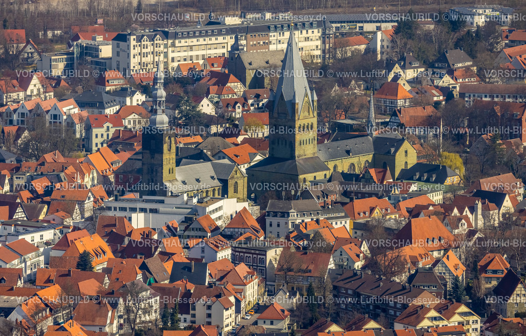 Soest220301311 | Luftbild, kath. Kirche St. Patrokli-Dom und St. Petri Kirche - Alde Kerke in der Altstadt, Soest, Soester Börde, Nordrhein-Westfalen, Deutschland