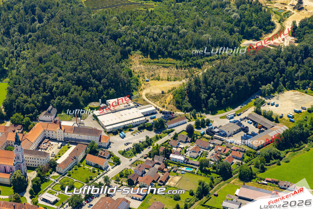 Aktuelles Luftbild von  Aldersbach - Die Luftaufnahme wurde 2022 mittels UL-Flugzeug erstellt ( keine Drohne ) - hochauflösende Kamera-Systeme von  Canon -Beste Qualität - Für grossformatige Ausdrucke geeignet. Die Geschenkidee !