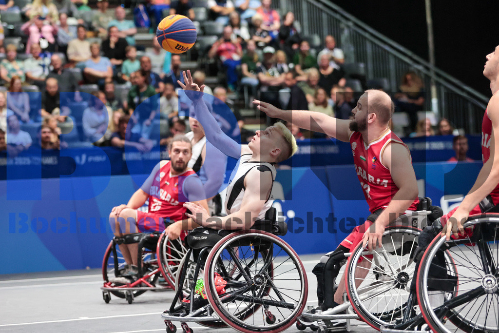 SES_TTG3X320250717-210 | bond - Realisiert mit Pictrs.com