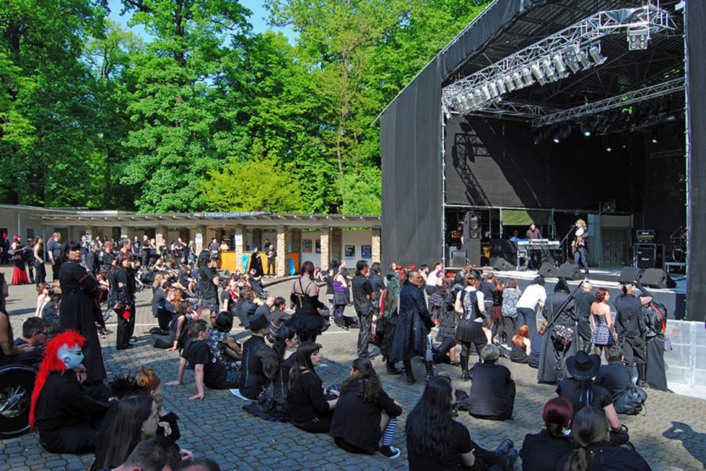 Wave-Gotik-Treffen WGT | Das Team hinter BILDLEXIKON LEIPZIG bündelt historische wie aktuelle Informationen über die Stadt Leipzig in Text und Bild auf einer Plattform und stellt diese der interessierten Öffentlichkeit zur Verfügung.