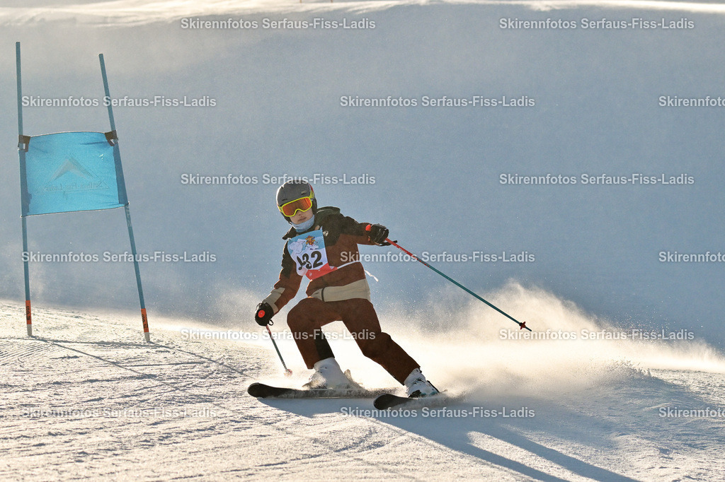 SRF_25.12.2025_0355 | Skirennfotos,Serfaus,Fiss,Ladis,Kinderskirennen,Winter,Tirol,Oberland,skirace,SFL,feelfree,weil wir's genießen,ski,Ski,skifahren,Sonnenplateau, - Realisiert mit Pictrs.com