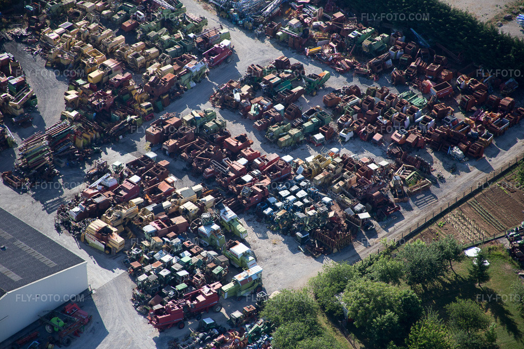Aerial view: View of the town in Talcy in the state Loir et Cher, France. – Photo: IMG_082205.jpg taken on 06/20/2015 by Werner Riehm/FLY-FOTO.com – Resolution of the original: 5472 x 3648 px