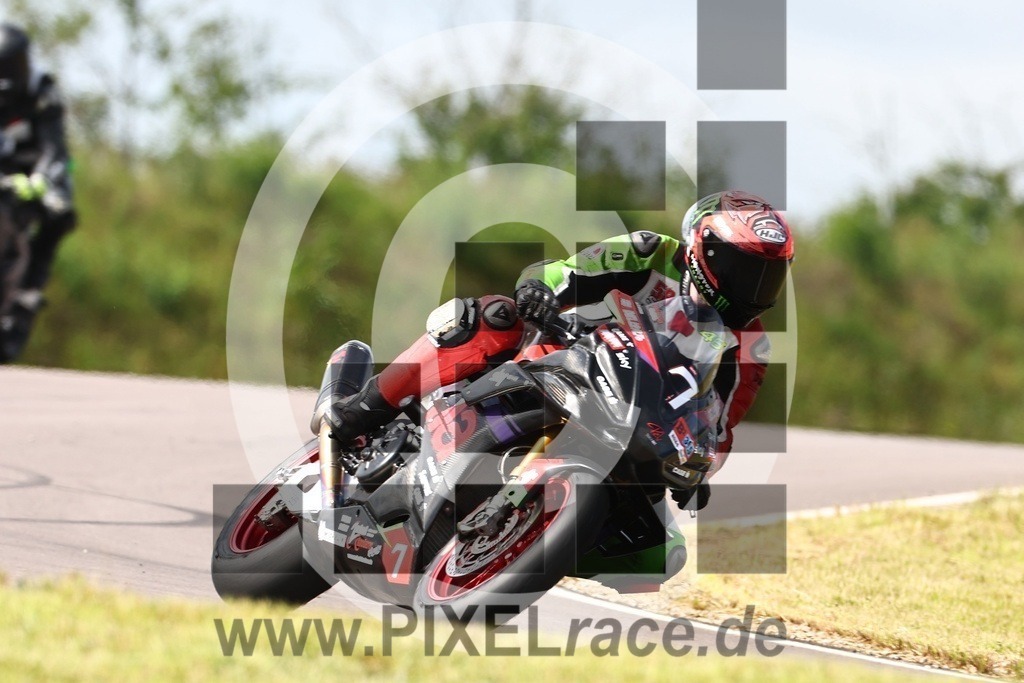0007-20240530_00386 | Schöne Erinnerungen an spannende Momente - das festzuhalten ist unser Job. PIXELrace.de ist seit 2003 auf den Rennstrecken Europas unterwegs um die Action draußen beim Fahren und die wunderbare Stimmung imm Fahrerlager für euch einzufangen.