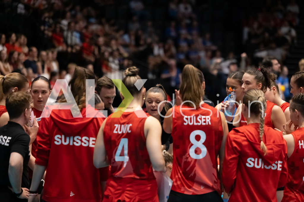 Austria v Switzerland - CEV European League Women | KRIENS, SWITZERLAND - JUNE 14: LAUREN BERTOLACCI Headcoach of Switzerland during the CEV European League match between Austria and Switzerland at Pilatus Arena on June 14, 2026 in Kriens, Switzerland. - Realisiert mit Pictrs.com