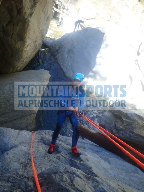 PC020028 | Bestelle die Bilder deines Berg- oder Wasser-Abenteuers mit Mountain Sports bequem von zu Hause aus direkt über unseren Online Fotoshop von pictrs.com. - Realisiert mit Pictrs.com