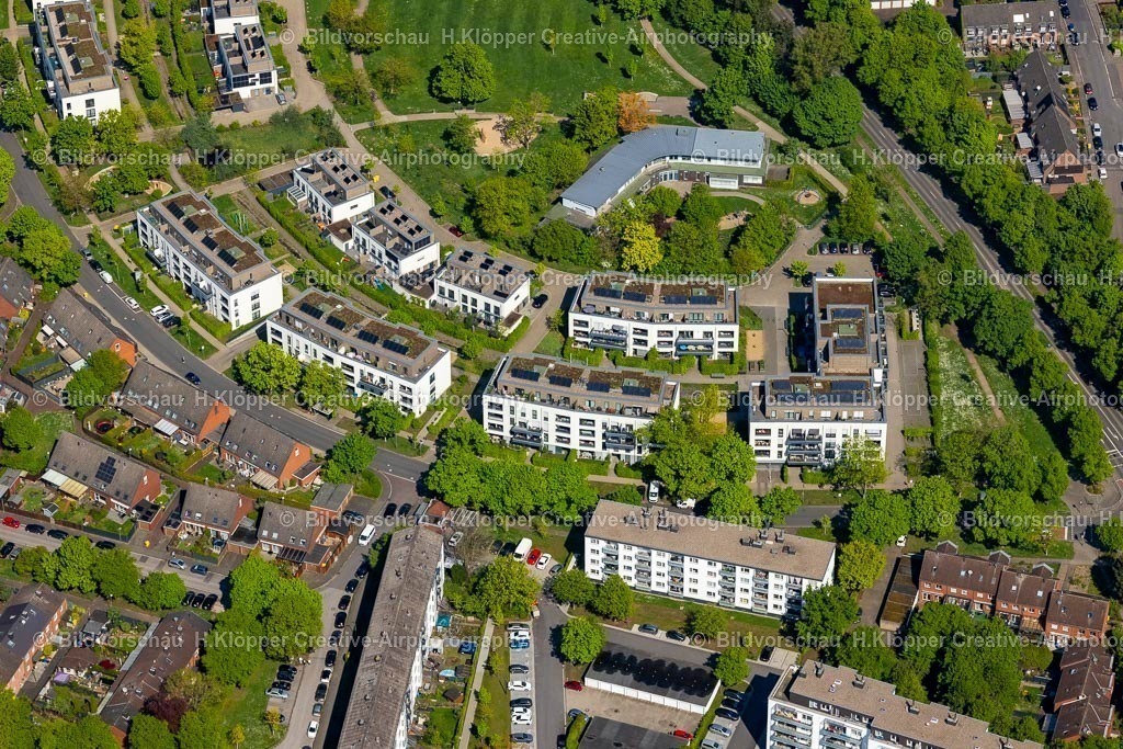 Luftbilder Neuss-1066 | Luftbildfotografie Neuss Weckhoven Mehrfamilienhaus- Wohngebiet in Form einer Reihenhaussiedlung an der Ferdinand-von-Lüninck-Weg, Hülchrather Straße in Neuss im Bundesland Nordrhein-Westfalen, Deutschland. - Realisiert mit Pictrs.com