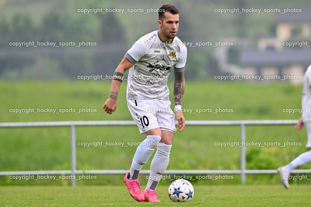 ASKÖ Köttmannsdorf vs. SV Dellach Gail | #10 Adis Ajkic ASKÖ Köttmannsdorf, ASKÖ Köttmannsdorf vs. SV Dellach Gail, ASKÖ Köttmannsdorf vs. SV Dellach Gail am 15.05.2024 in Köttmannsdorf (Sportplatz Köttmannsdorf), Austria, (Photo by Bernd Stefan)