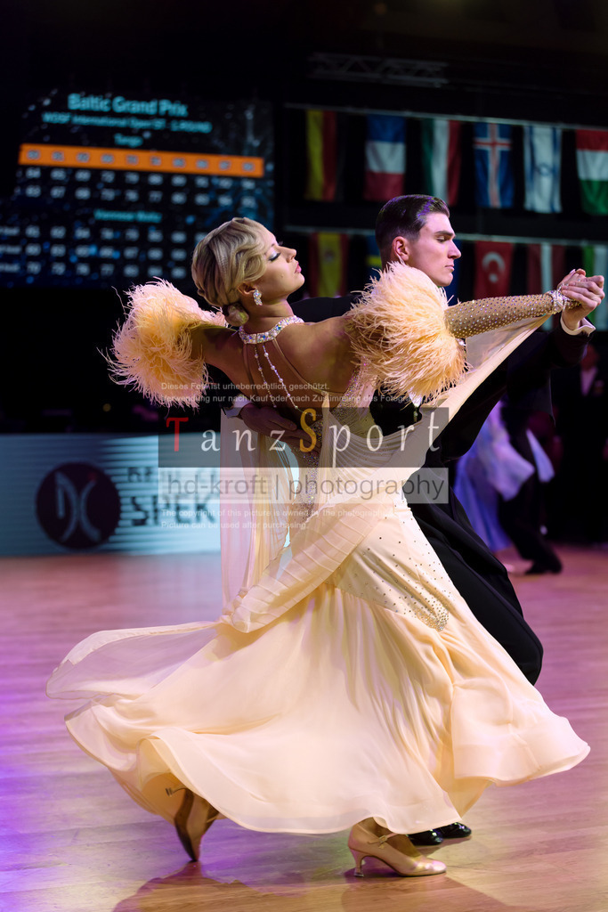 20241215_WDSF_Int_Open_Std-Riga-8721 | Tanzsportbilder, Standardtanz, Lateintanz, WDSF, DTV, LTVB, dancecomp, goc, hessen tanzt, blaues band der spree, walzer, tango, wiener walzer, slowfox, quickstepp, samba, rumba, cha-cha-cha, paso doble. jive, hd-kroft photography, turniertanzsport