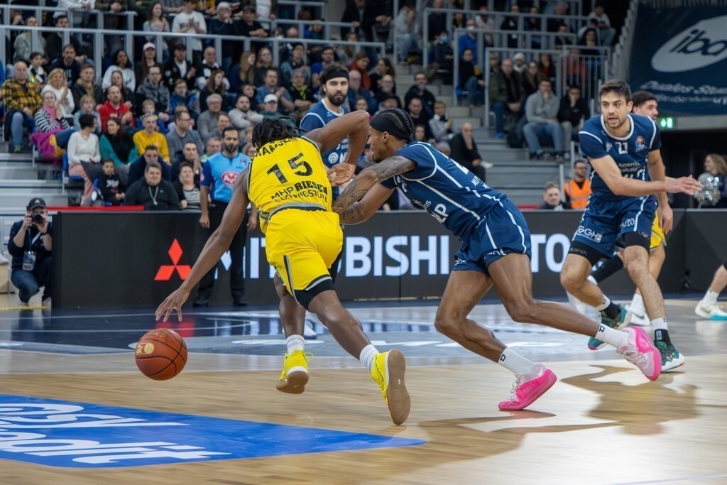 easy Credit BBL, Basketball Bundesliga, Saison 2024/25, 20. Spieltag: MLP Academics Heidelberg gegen MHP Riesen Ludwigsburg *** Am Ball: Ezra Manjon (15, Ludwigsburg) | easy Credit BBL, Basketball Bundesliga, Saison 2024/25, 20. Spieltag: MLP Academics Heidelberg gegen MHP Riesen Ludwigsburg *** Am Ball: Ezra Manjon (15, Ludwigsburg) - Realisiert mit Pictrs.com