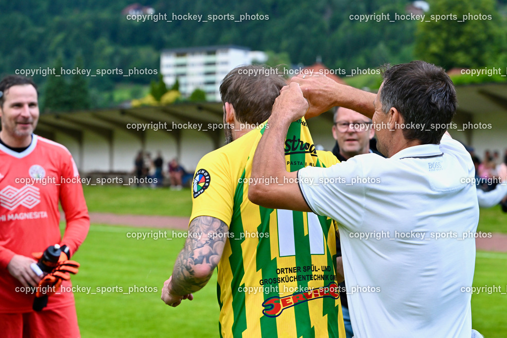 WSG Radenthein vs. St. Michael ob Bleiburg | Bierdusche, #11 Manfred Duller WSG Radenthein, #30 Stefan Takats WSG Radenthein, Jubel WSG Radenthein, Relegations Feier, WSG Radenthein vs. St. Michael ob Bleiburg, WSG Radenthein vs. St. Michael ob Bleiburg  am 15.06.2024 in Radenthein (Sportplatz Radenthein), Austria, (Photo by Bernd Stefan)