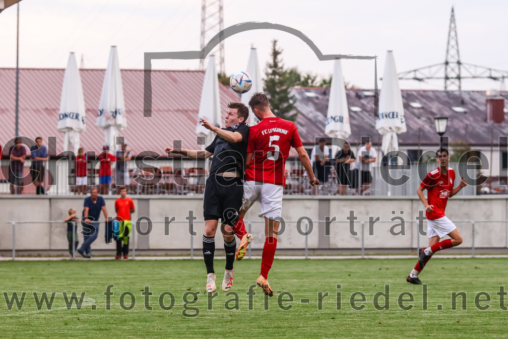 2023-08-25_106_FC_Finsing_gegen_FC_Lengdorf | Finsing, Deutschland, 25.08.2023:
Fußball, Kreisliga 2023 / 2024, 6. Spieltag, FC Finsing gegen FC Lengdorf, Endergebnis: 5:0

Fabian Kövener (FC Finsing, #12), Florian Thieme (FC Lengdorf, #5)

Foto: Christian Riedel / fotografie-riedel.net