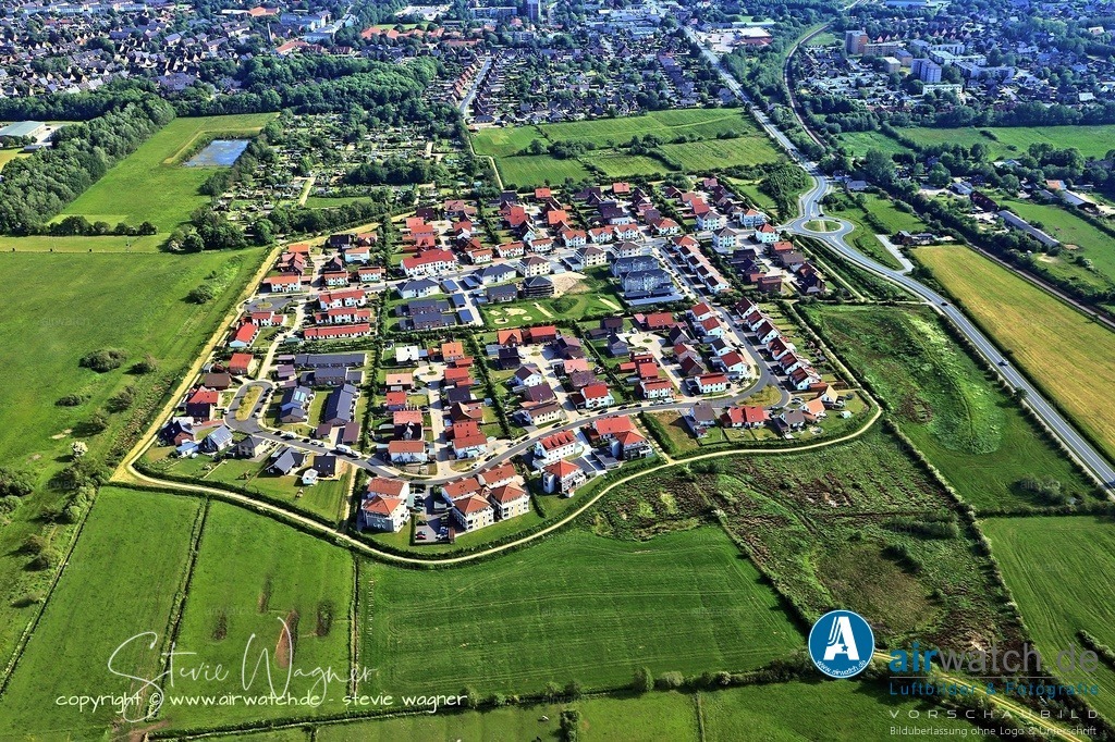 Luftbild Husum Nordsee, Lund, Husumer Str. , Margarete Boehme, Carlotte v. Krogh | Entdecken Sie atemberaubende Luftbilder und Fotografien auf airwatch.de - Tauchen Sie ein in eine Welt voller faszinierender Aufnahmen aus der Vogelperspektive.