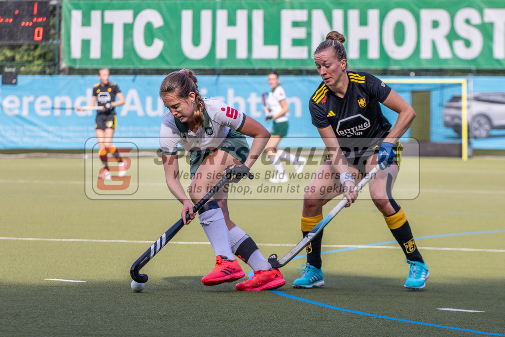 MJ_01.10.2023_F_UHTC-HTHC-18 | Lara Birkner (Uhlenhorst Mülheim #4) & Franzisca Hauke (Harvestehuder THC #26), Uhlenhorst Mülheim - Harvestehuder THC am 1.10.2023 im Waldstadion, Mülheim a. d. Ruhr