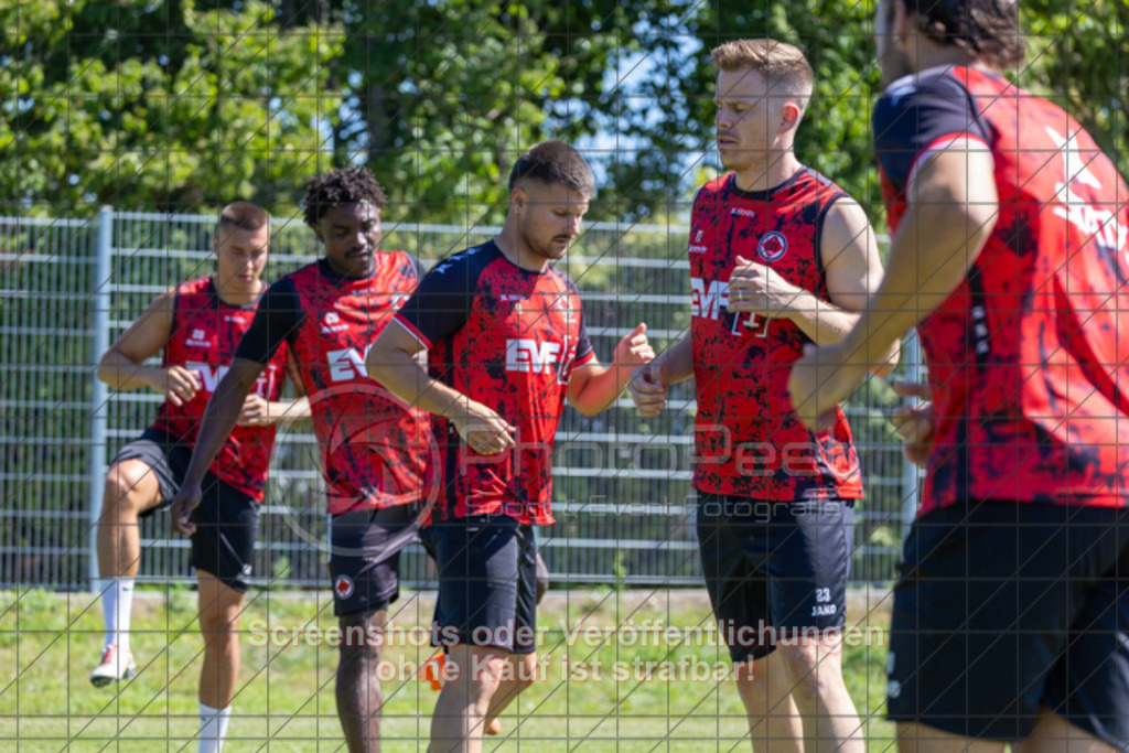 20250629_105302_1060 | #,1.Göppinger SV, Fussball, Oberliga BW - Trainingsauftakt, Saison 2025/2026, Rasensportplatz Stadion SV Göppingen, Hohenstaufenstr. 116, 73033 Göppingen, 29.06.2025 - 10:30 Uhr,Foto: PhotoPeet-Sportfotografie/Peter Harich