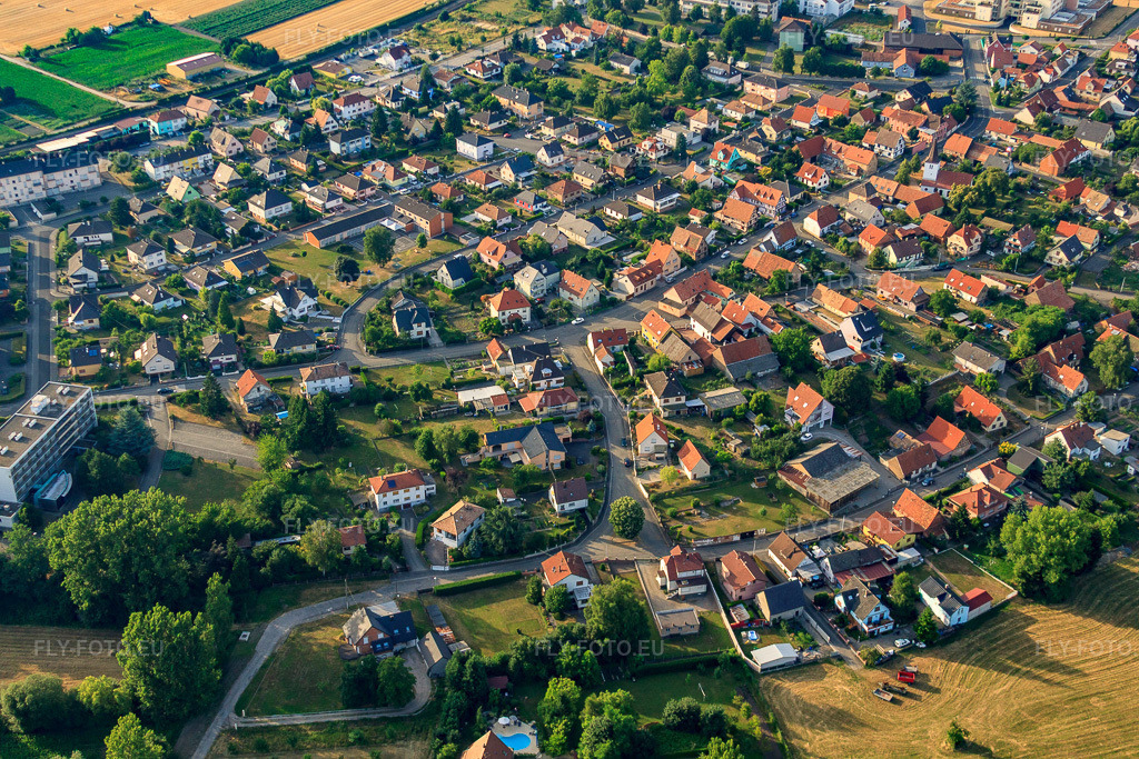 Vue aérienne: Rue du Ried à Bischwiller dans le département Bas Rhin, France.Photo: IMG_30385.jpg prise le 09/07/2010 par Werner Riehm/FLY-FOTO.euRésolution de l'original: 4752 x 3168 px