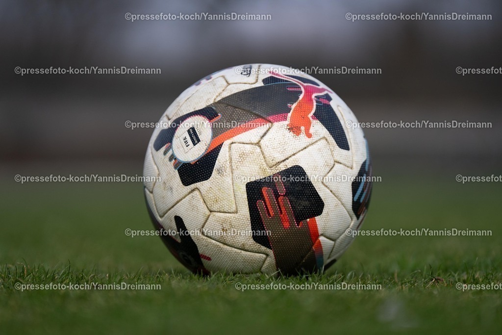 xYDR15032501001 | 15.03.2025, xydrx, Fußball, Borussia Mönchengladbach II (U23) - 1.FC Bocholt, Regionalliga West, Grenzlandstadion: Spielball Feature, Symbolbild,