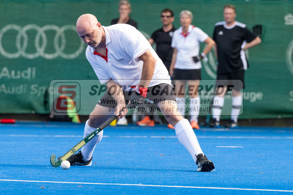 SFE_20240817_0129 | Krefeld, Deutschland, 17.08.2024:  European Cup for Recreational Hockey Players im KTHC Stadion Rot-Weiss Köln Tennis and Hockey Club am 17.08.2024 in Krefeld, Deutschland. (Foto von Stephan Fehrmann)Krefeld, Germany, 17.08.2024: European Cup for Recreational Hockey Players in KTHC Stadion Rot-Weiss Köln Tennis and Hockey Club at 17.08.2024 in Krefeld, Deutschland. (Foto from Stephan Fehrmann)