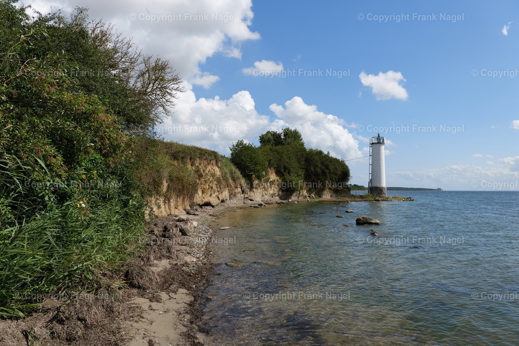 Leuchtturm von Maltzien | Der Leuchtturm von Maltzien auf der Insel Rügen ist ziemlich unbekannt und ist ein Unterfeuer. Er befindet sich auf der Halbinsel Zudar nahe dem Dorf Maltzien. - Realisiert mit Pictrs.com