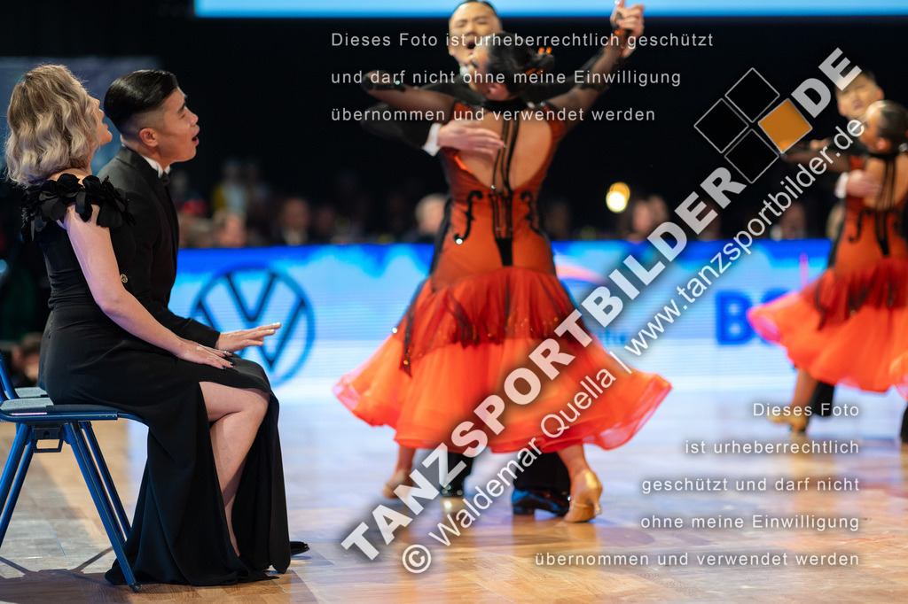 20251206-05064 | Hier finden Sie Tanz Bilder vom Latein und Standard Formationen tanzen. Sportbilder vom Tanzsport. Schöne Fotos und von Weltmeisterschaft, Europameisterschaft, Bundesliga, Regionalliga, Oberliga und Landesliga sowie von GOC Stuttgart, DanceComp, WM Bremen
