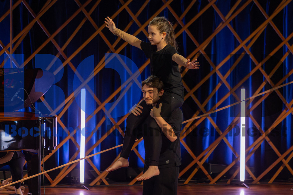 SES_ZWIBOC20250204-32 | bond - Realisiert mit Pictrs.com