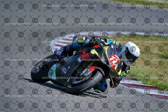 26BT02-1306 | markuskiefer.com - Realisiert mit Pictrs.com