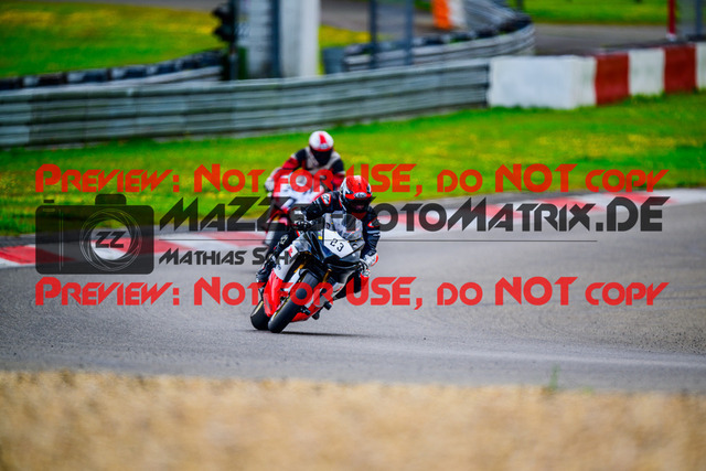 MaZZes_FotoMatrix_240717_6007705_8772 | GELB