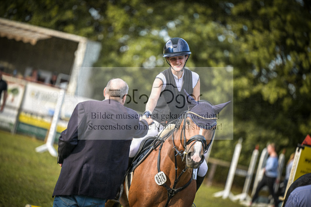DOS_0066 | Entdecke hochwertige Reitturnierfotos von Foto Oger. Professionell, emotional und authentisch – jetzt Lieblingsmomente im Shop bestellen.Deutschlandweite Turnierfotografie. - Realisiert mit Pictrs.com