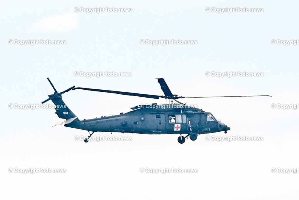 Flughafen Linz_ Linz Airport_ Linz-Hoersching_ US Army_ 30.10.2023-17 | 30.10.2023, Linz Hoersching, AUT, Flughafen Linz, Linz Airport, im Bild Hubschrauber der US Army am Flughafen Linz Hoersching, Zwischenstopp zum betanken, Black Hawk, Chinook