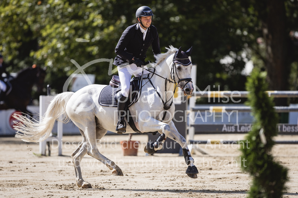 230826_Delbrueck_M2-Spr-828 | Deine schönsten Turniermomente als professionelle Fotos! Entdecke hochwertige Pferdesport-Fotografie im Online-Shop. Jetzt Fotos finden & bestellen!