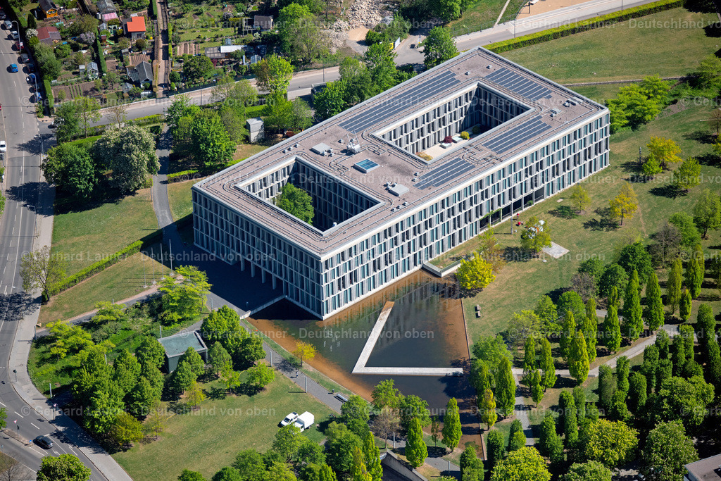 4026614 | ERFURT 07.05.2020 Gerichts- Gebäudekomplex des " Bundesarbeitsgericht " am Hugo-Preuß-Platz auf dem Erfurter Petersberg in Erfurt im Bundesland Thüringen, Deutschland. Weiterführende Informationen bei: ARUP,  WEINMILLER ACHITEKTEN GbR. // Court- Building complex of the " Bundesarbeitsgericht " on Hugo-Preuss-Platz in Erfurt in the state Thuringia, Germany. Further information at: ARUP,  WEINMILLER ACHITEKTEN GbR. Foto: Gerhard Launer