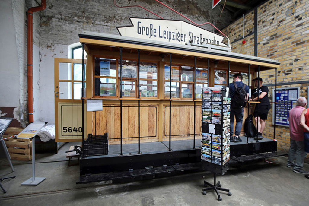 Straßenbahnmuseum Leipzig | Entdecke über 20 Kategorien Leipzig-Motive: Foto-Downloads, hochwertige Poster, Leinwand- & Fine-Art-Prints. Jetzt Lieblingsfoto im Bildlexikon Leipzig Shop bestellen!