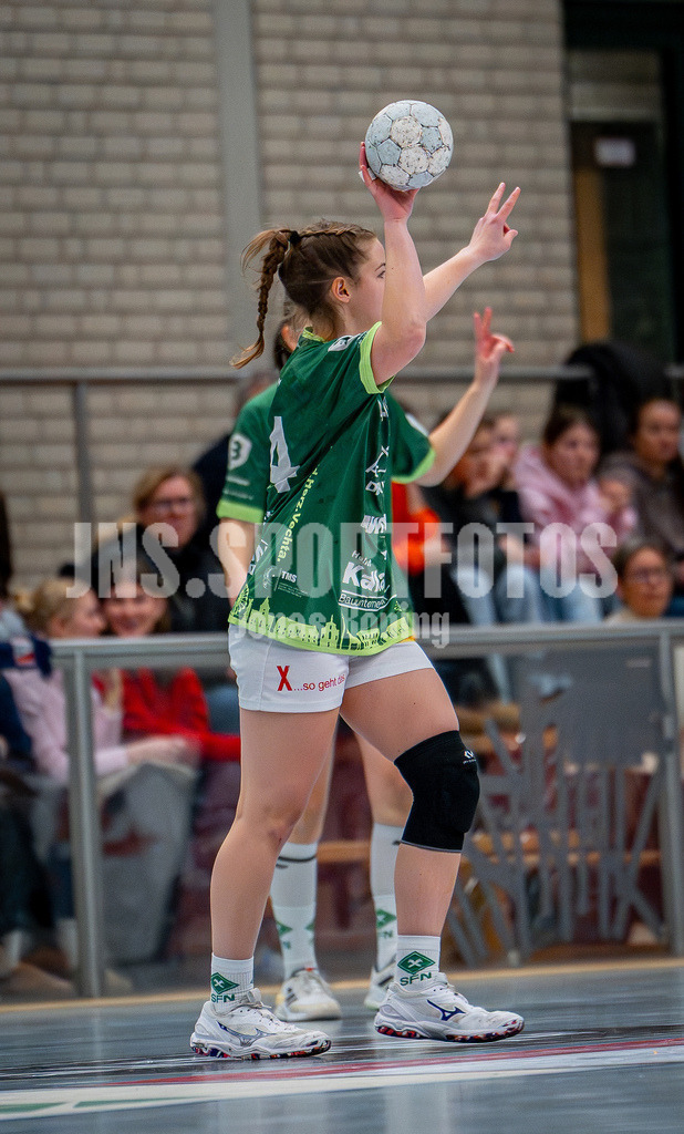 Handball I Frauen I Saison 2025-2026 I 3. Liga Staffel Nord I 10. Spieltag I SC SFN Vechta - HSG Blomberg-Lippe II I 0122 | Maya Janßen (44, SC SFN Vechta) hat den Ball unter Kontrolle - Realisiert mit Pictrs.com
