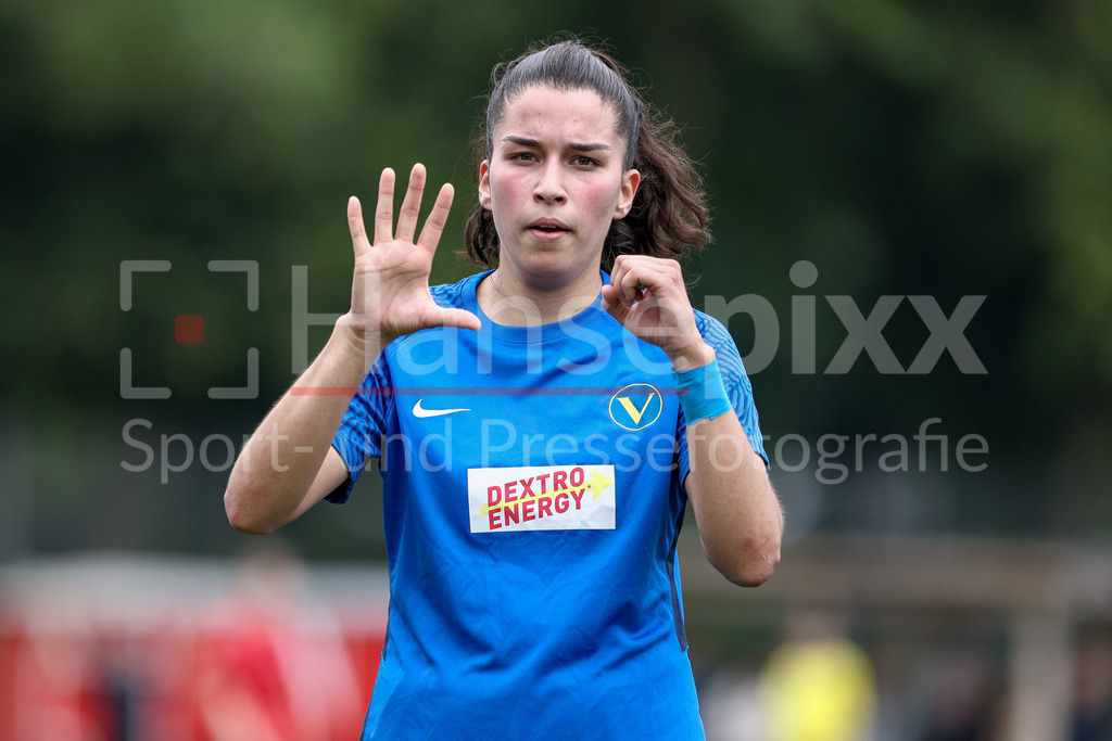 Fussball, Aufstiegsrunde Regionalliga Nord Frauen, FC Union 60 - SC Victoria Hamburg | Torschützin Irem Üstün (SC Victoria Hamburg, 32) mit Torjubel, Jubel, jubeln, jubelt, optimistisch, Spielszene, Highlight, Freude über das Tor zum 0:5