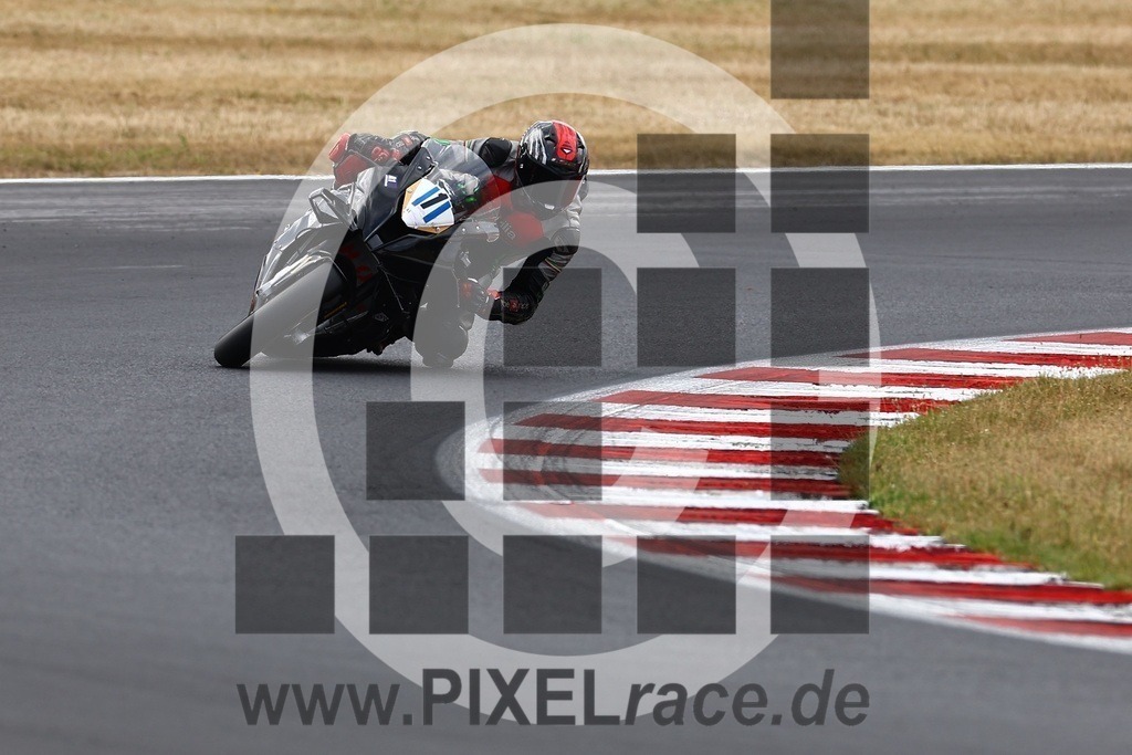 0033-20240727_04972 | Schöne Erinnerungen an spannende Momente - das festzuhalten ist unser Job. PIXELrace.de ist seit 2003 auf den Rennstrecken Europas unterwegs um die Action draußen beim Fahren und die wunderbare Stimmung imm Fahrerlager für euch einzufangen.