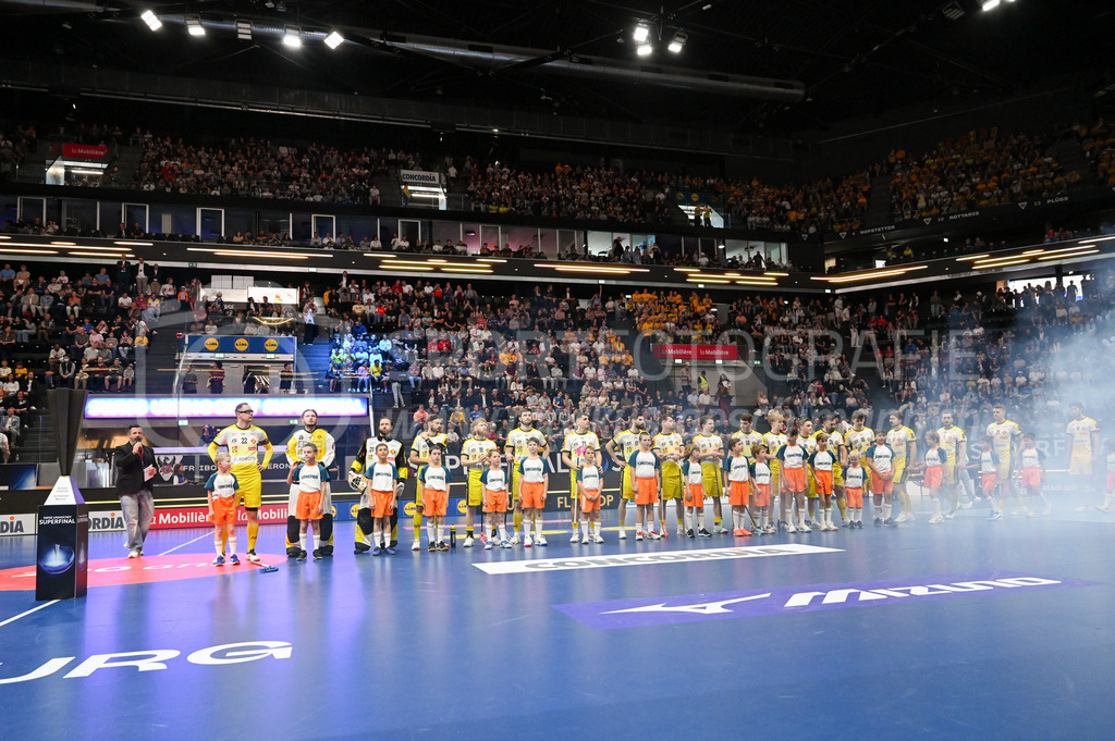 Zug United - HC Rychenberg - 25. April 2026 | Die HCR-Spieler vor Matchbeginn am L-UPL Superfinal-Spiel zwischen Zug United und HC Rychenberg am 25. April 2026 in der BCF Arena, Fribourg, Schweiz.Bild: Sportfotografie Markus Aeschimann | www.markus-aeschimann.ch - Realisiert mit Pictrs.com