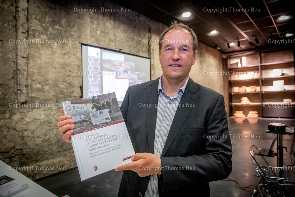 DSC_9842 | Bensheim,Zehntscheuer, Lorsch, Zehntscheune: Archäologie-Buch von Grabungsleiter Dieter  Lammers wird vorgestellt ,, Bild: Thomas Neu